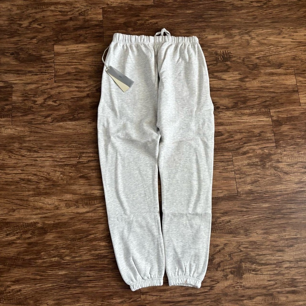 NWT Medium FOG Essentials Sweatpants - Picture 4 of 4